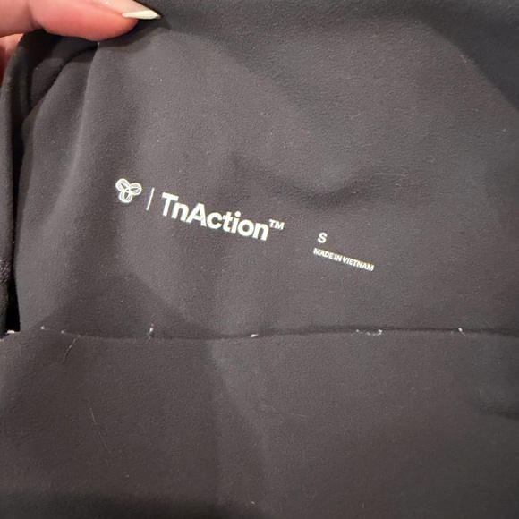 Aritzia TNAction biker shorts grey - Picture 4 of 5